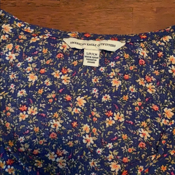 American Eagle Floral Crop top - Picture 3 of 5